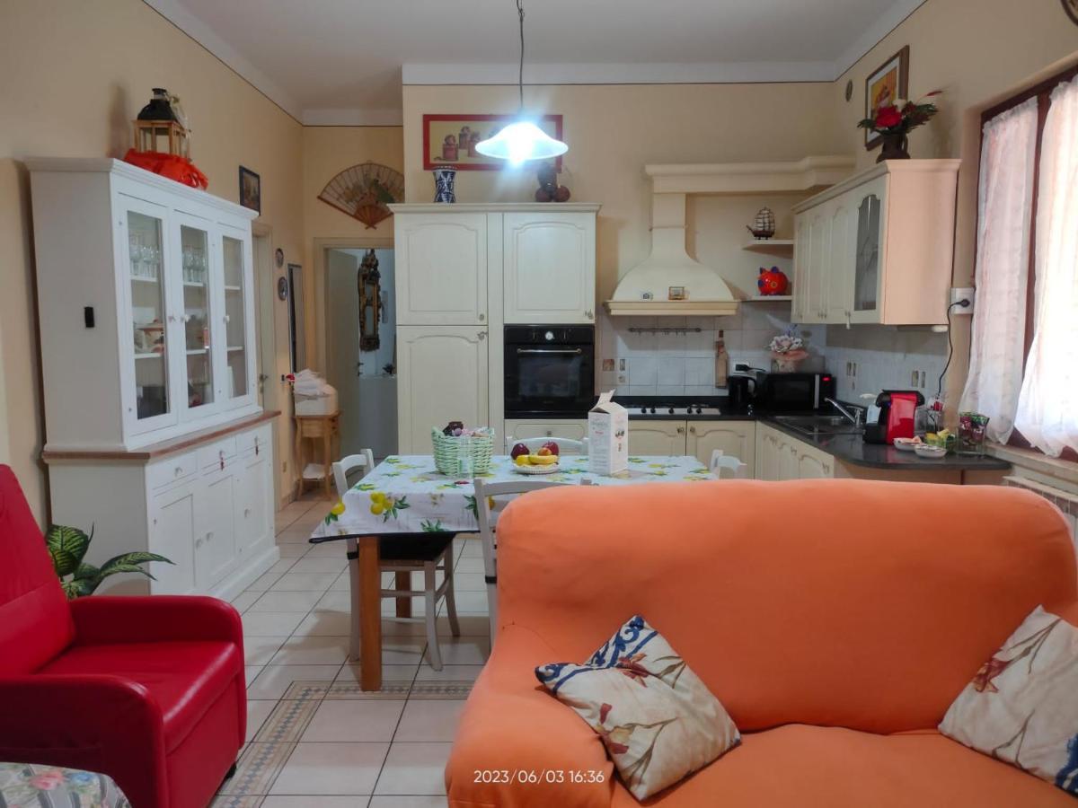 La Casa Di Fiorella Черето Гуиди Екстериор снимка