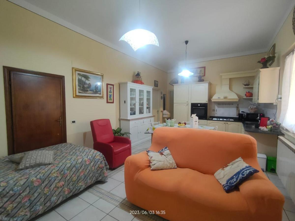La Casa Di Fiorella Черето Гуиди Екстериор снимка